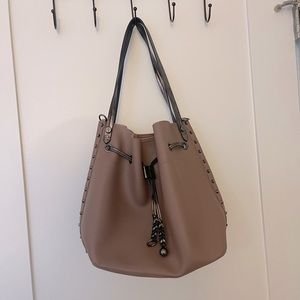 Bucket bag